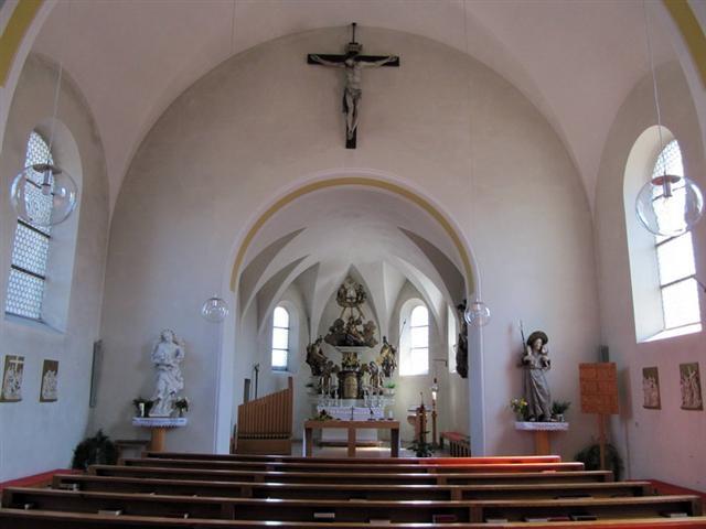Pfarrkirche_innen_HN